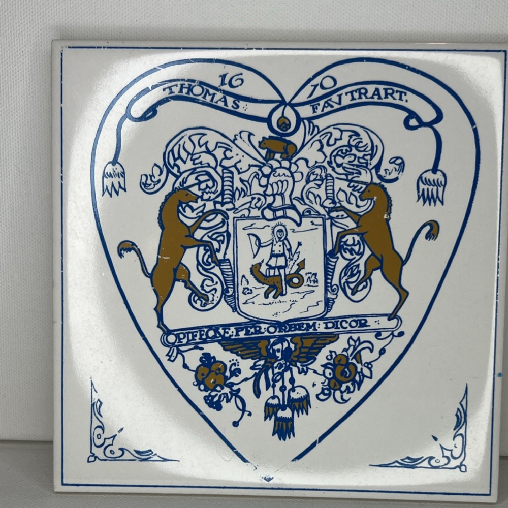 H & R 1670 Ceramic Decorative Tile BlueWhiteGold Coat of Arms Made in England